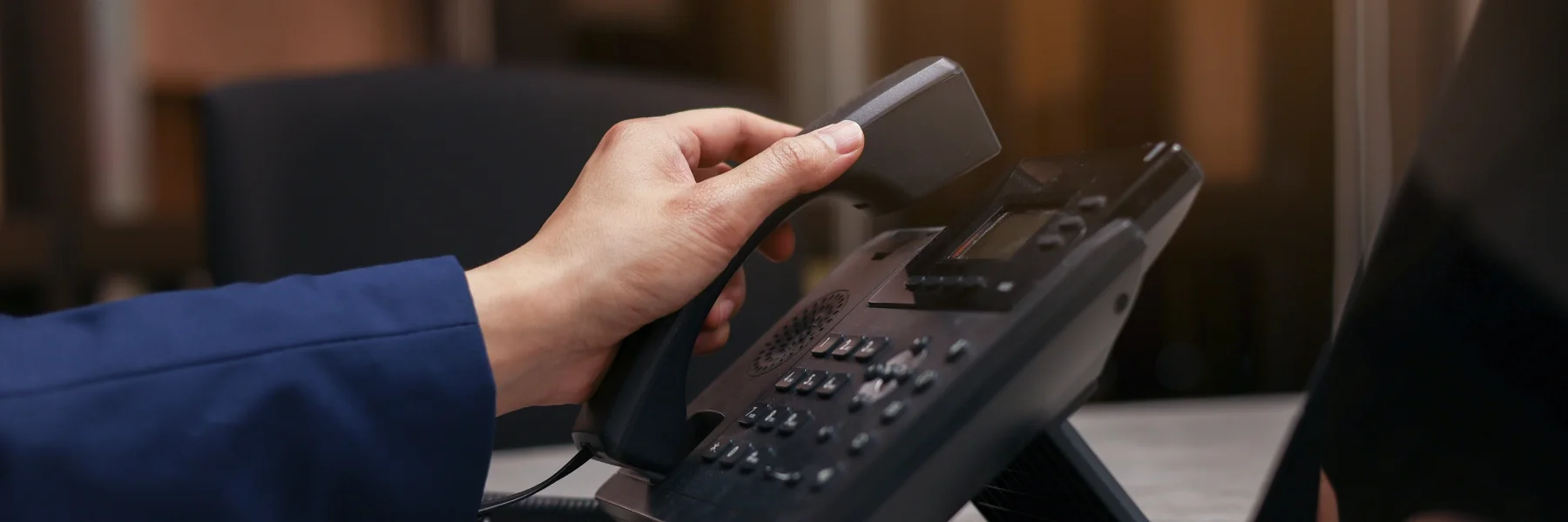 Img blog VoIP vs Landline for Business Which One Suits Your Needs